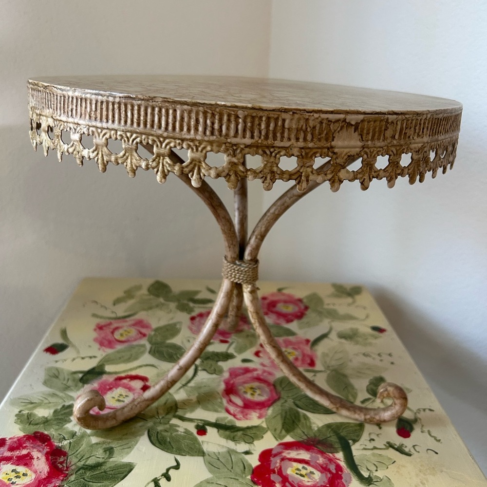Metal Cake Stand Pedestal For Cakes/Cookies/Pastries. Marbled Design. Brown Tan